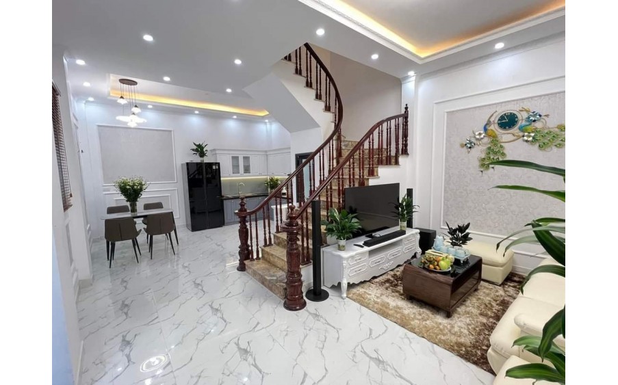 Hiếm! Bán nhà Kim Đồng phân lô ô tô 52M2 5T 6PN giá 7 tỷ 8.